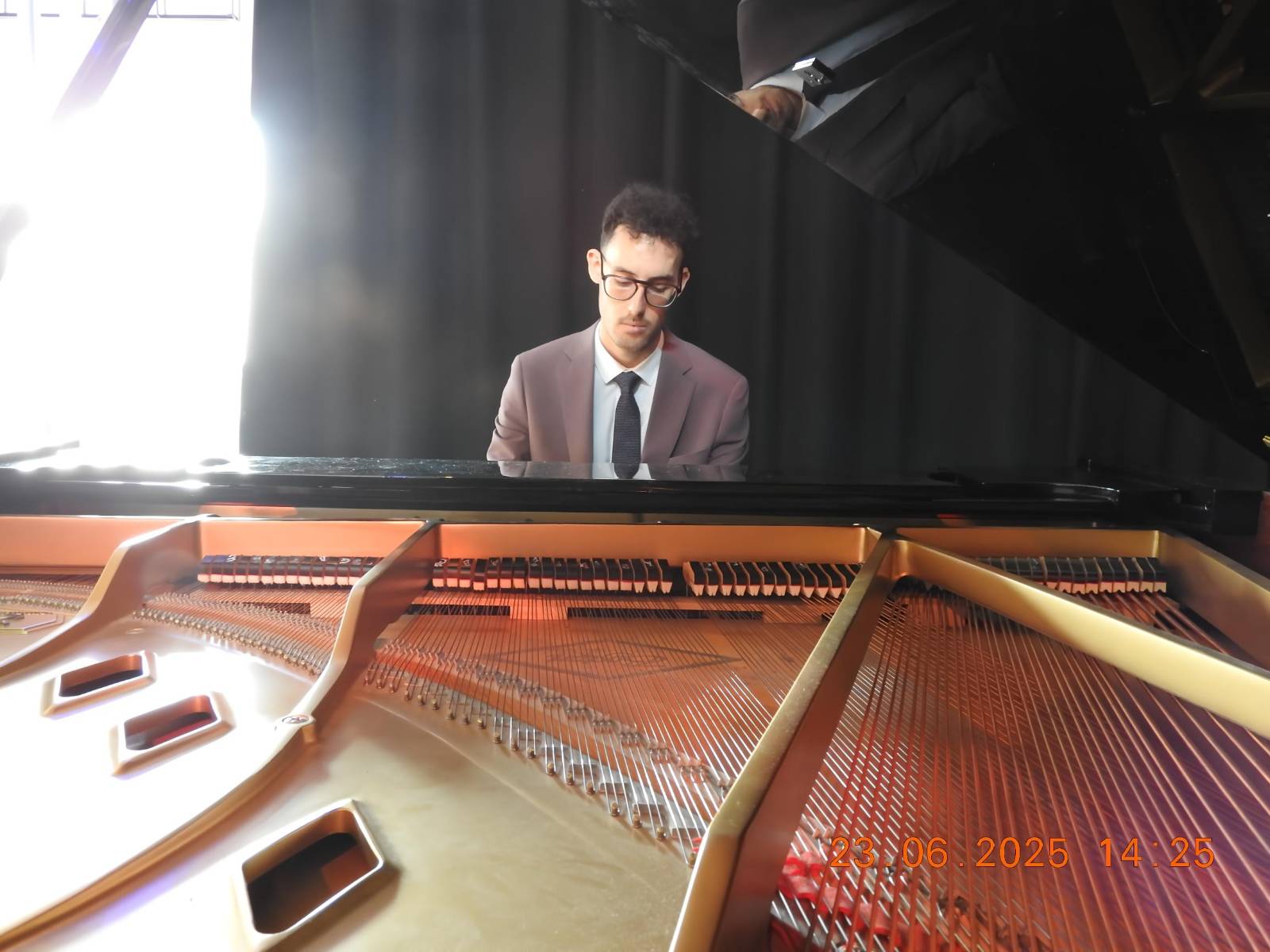 Francesco Pio Gennarelli at the piano